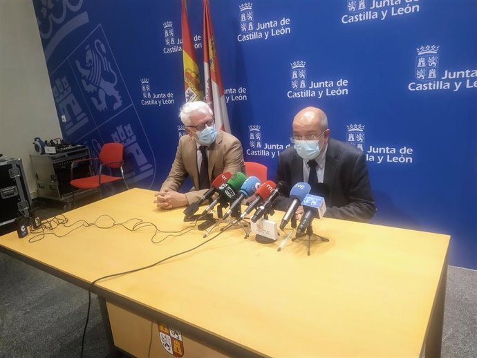 Igea (D) en la rueda de prensa ofrecida en Palencia.
