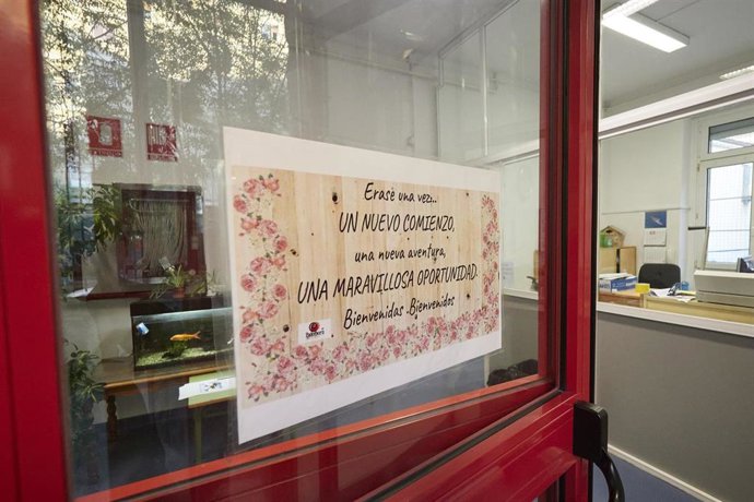 Archivo - Carteles de motivación en el Colegio Público Víctor Pradera en el primer día de colegio del curso escolar 2020-2021en Pamplona, Navarra (España), a 4 de septiembre de 2020