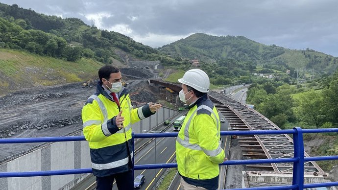 Imanol Pradales visita las obras de ampliación de la Supersur