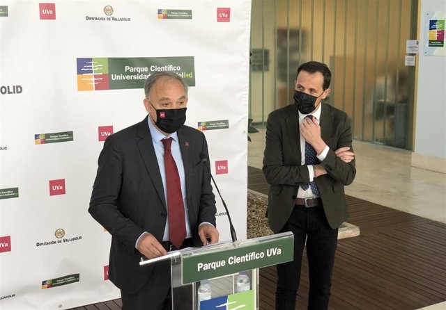 El rector de la UVA, Antonio Largo, comparece junto al presidente de la Diputación de Valladolid, Conrado Íscar.