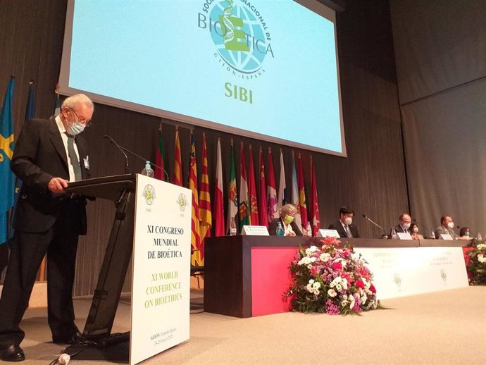 El presidente de la SIBI, Marcelo Palacios, durante la inauguración del XI Congreso Mundial de Bioética, en Gijón