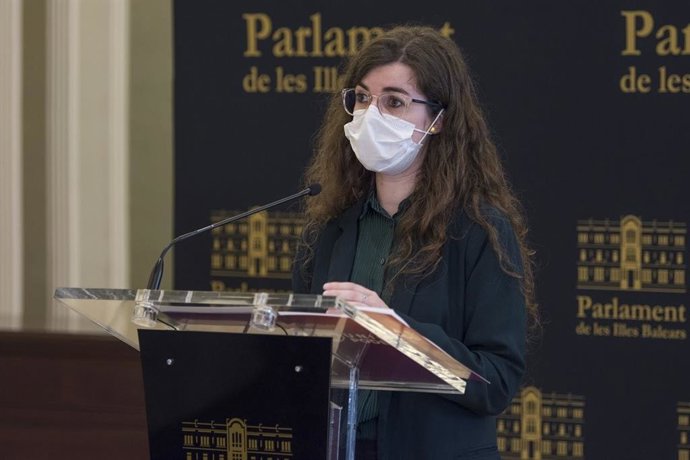 La portavoz adjunta de Unidas Podemos en el Parlament, Esperana Sans, en una rueda de prensa.