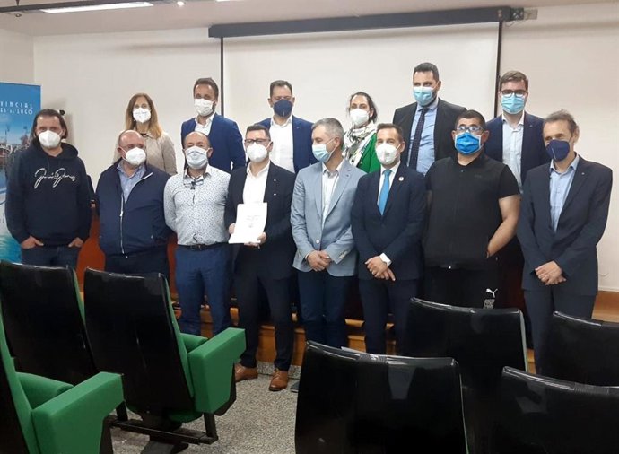 Firma de convenio entre Abanca y cofradías de A Mariña