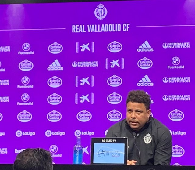 El presidente y máximo accionista del Real Valladolid, Ronaldo Nazário, en rueda de prensa.
