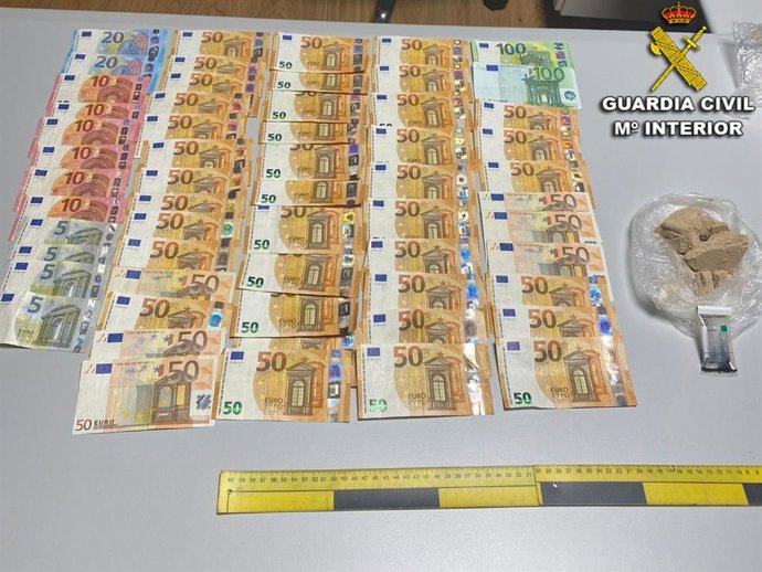 Efectos incautados a un vecino de Salceda de Caselas detenido por tráfico de drogas