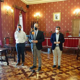 El delegado de Regeneración, Justicia y Administración Local de la Junta en Granada, Enrique Barchino, visita la localidad de Loja (Granada)