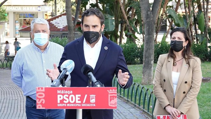 El portavoz municipal del PSOE, Daniel Pérez, en rueda de prensa