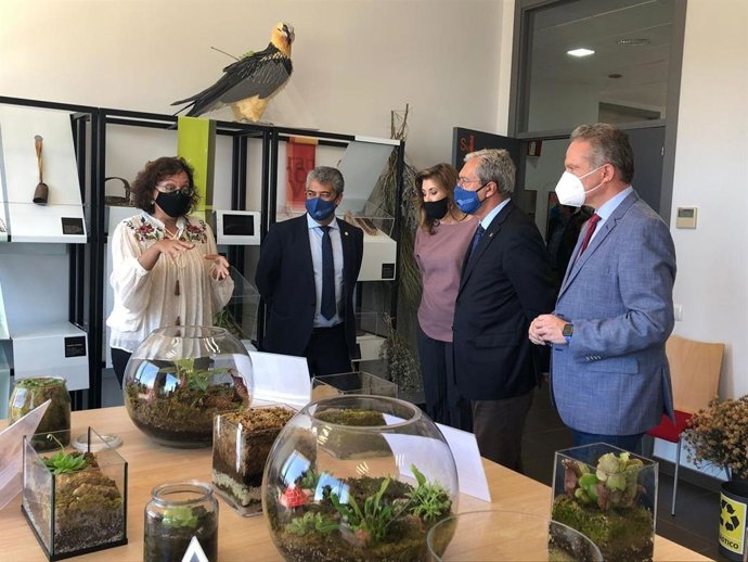 Velasco junto al rector en su visita a la UAL