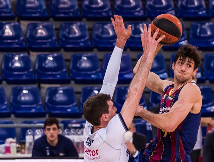 Leandro Bolmaro of Fc Barcelona in action against Jake Cohen of Monbus Obradoiro during the Liga Endesa ACB match between Fc Barcelona  and Monbus Obradoiro at Palau Blaugrana on May 06, 2021 in Barcelona, Spain.