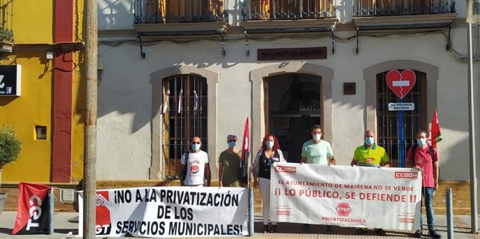 Protesta sindical ante el Ayuntaiento de Mairena