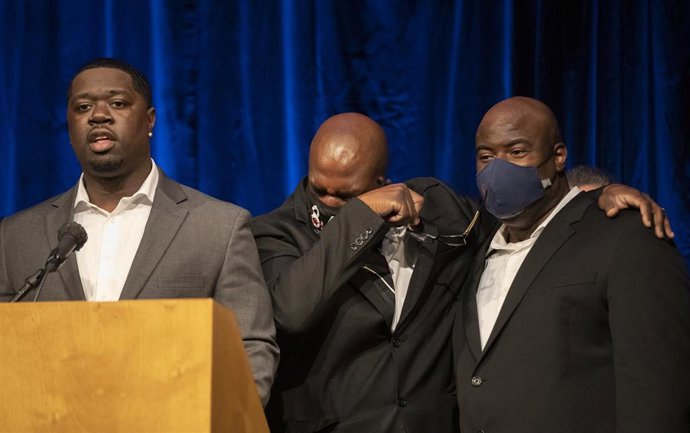 Archivo - Familiares de George Floyd en Mineápolis.