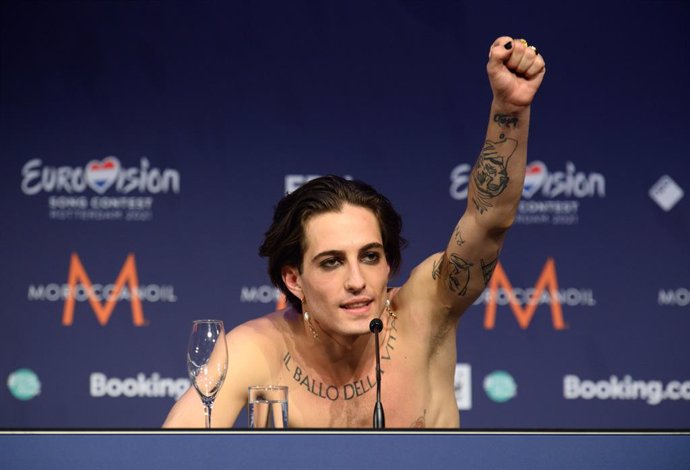 Singer Damiano of the band Maneskin from Italy rejoices during a press conference after winning the Eurovision Song Contest 2021 in the Netherlands.  