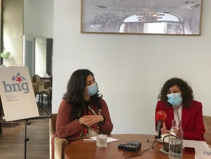 Desayuno informativo de Goretti Sanmartín y Navia Rivas, del BNG de Santiago, para hacer balance de los dos años de gobierno de Sánchez Bugallo