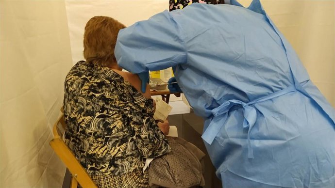 Archivo - Vacunación contra la COVID-19 en Riojaforum al grupo de entre 70 y 79 años usando la vacuna Pfizer