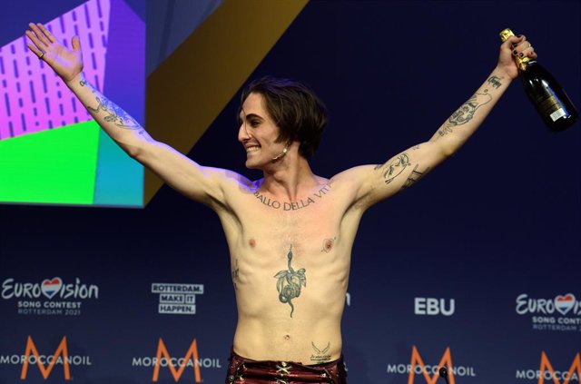  Damiano of the band Maneskin from Italy rejoices during a press conference after winning the Eurovision Song Contest 2021 in the Netherlands.