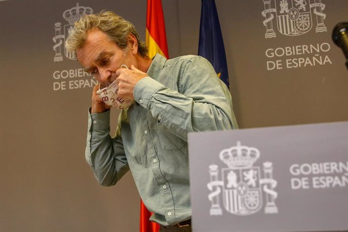 El director del Centro de Alertas y Emergencias Sanitarias (CAES), Fernando Simón a su llegada a una rueda de prensa para informar sobre el avance de la pandemia por COVID-19, a 17 de mayo de 2021, en Madrid (España). Durante la rueda de prensa, Simón h