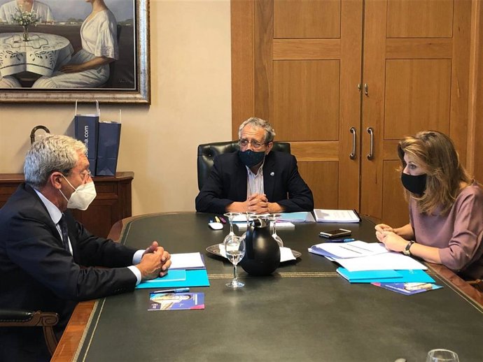 Reunión del consejero andaluz de Universidades, Rogelio Velasco, con el rector de la UMA, José Ángel Narváez