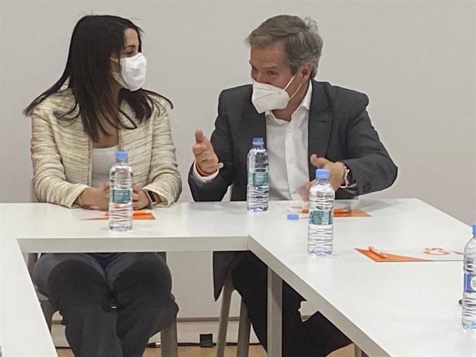 La líder nacional de Cs, Inés Arrimadas, y el líder de Cs Aragón, Daniel Pérez Calvo.