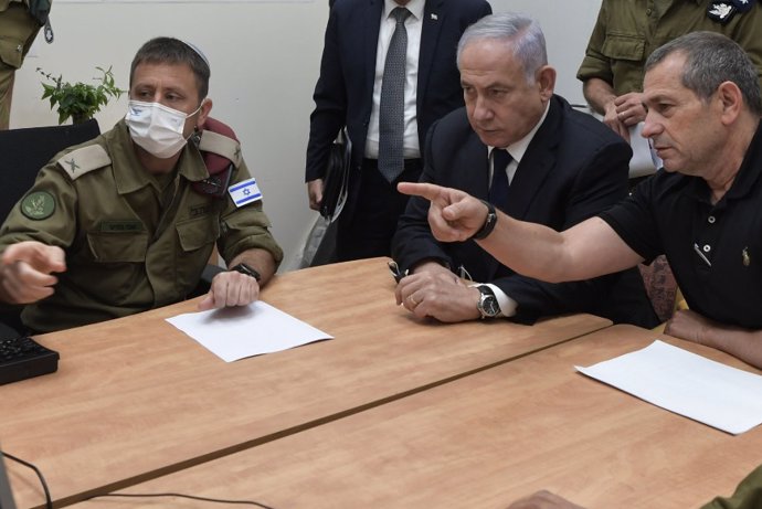 HANDOUT - 20 May 2021, Israel, Tel Aviv: Israeli Prime Minister Benjamin Netanyahu (C) holds a meeting with Nadav Argaman (R), head of the Israeli General Security Service (GSS) commonly known as Shin Bet, at the HaKirya complex. Photo: Koby Gideon/GPO/