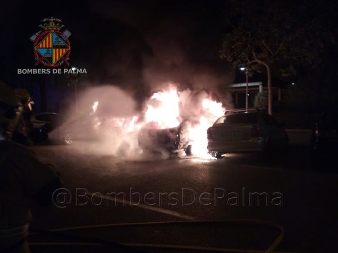 Incendio de cuatro vehículos en Palma.