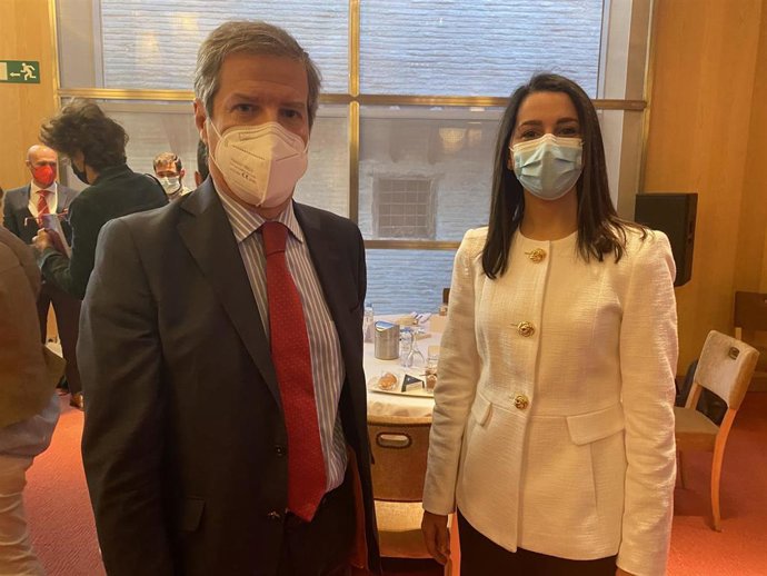 La líder nacional de Cs, Inés Arrimadas, y el líder de Cs Aragón, Daniel Pérez Calvo.