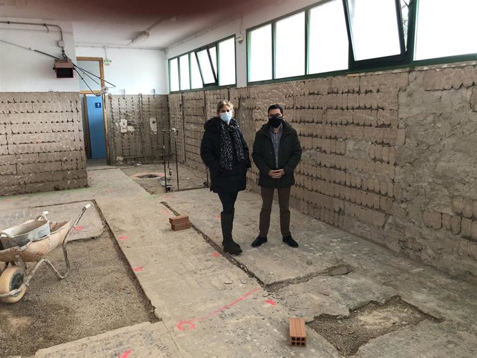 El director general de Administración Local y Despoblación, Jesús María Rodríguez, y la alcaldesa de Obanos, Arantxa Hernández