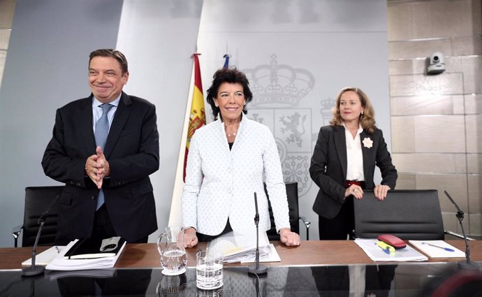 Archivo - El ministro de Agricultura, Pesca y Alimentación, Luis Planas; la ministra Portavoz, y de Educación y Formación Profesional, Isabel Celaá; y la ministra de Economía y Empresa, Nadia Calviño,  