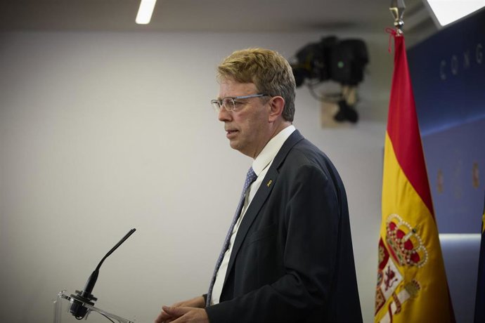 El portavoz del PDeCAT en el Congreso, Ferran Bel, interviene en una rueda de prensa anterior a una Junta de Portavoces, a 11 de mayo de 2021, en el Congreso de los Diputados, Madrid, (España).