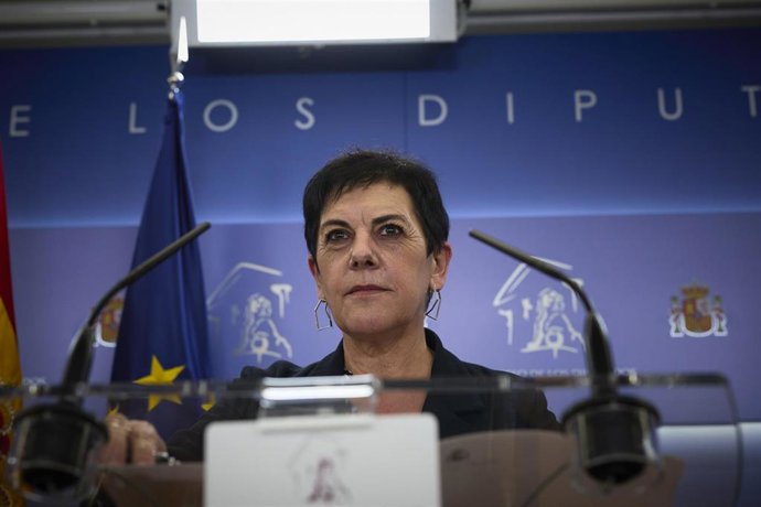 La portavoz parlamentaria de EH Bildu, Mertxe Aizpurua, interviene en una rueda de prensa anterior a una Junta de Portavoces del Congreso.