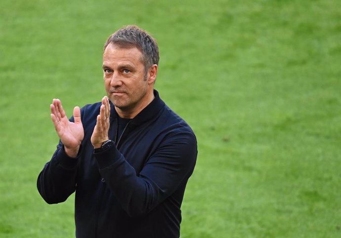 22 May 2021, Bavaria, Munich: Munich coach Hansi Flick thanks the crowd during his pre-match farewell before the  start of the German Bundesliga soccer match between FC Bayern Munich and FC Augsburg at Allianz Arena. Photo: Sven Hoppe/dpa-Pool/dpa - IMP