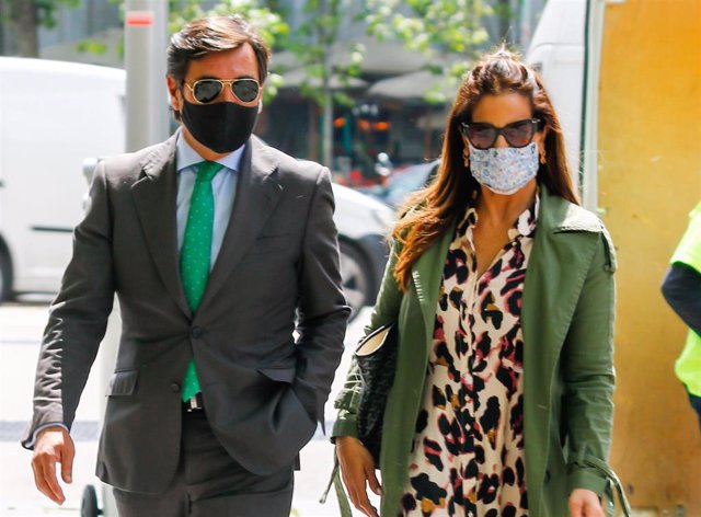 Raquel Bollo y su novio, Mariano, de paseo por las calles de Madrid