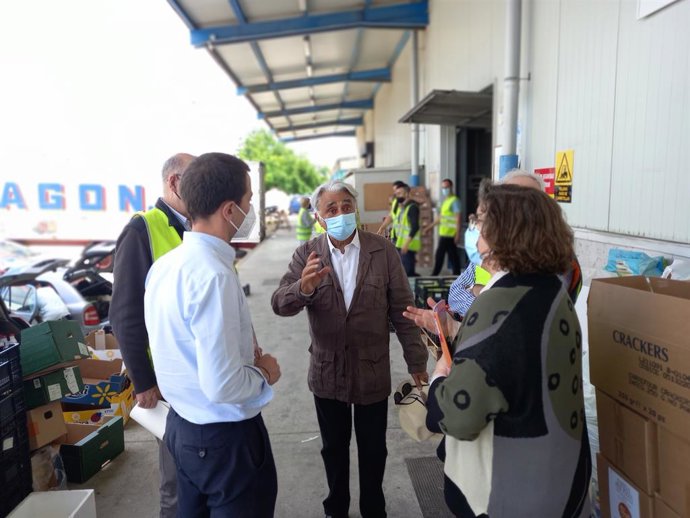 El portavoz del PP de Mallorca, Lloren Galmés, durante su visita al Banco de Alimentos de Mallorca