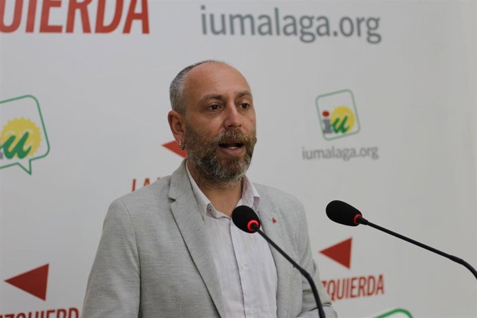 Archivo - Ernesto Alba, portavoz de la Dirección Colegiada de IU Andalucía, en rueda de prensa