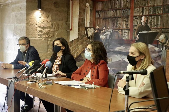 Comparecencia de prensa, en la que han intervenido, entre otras personas, la presidenta riojana, Concha Andreu, y la alcaldesa de Haro, Laura Rivado, para dar a conocer el nuevo Centro de Día y de Participación Activa
