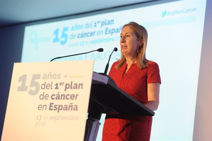 Archivo - La presidenta del Congreso de los Diputados y exministra de Sanidad, Ana Pastor, ha inaugurado la jornada 15 años del Primer Plan del Cáncer en España.