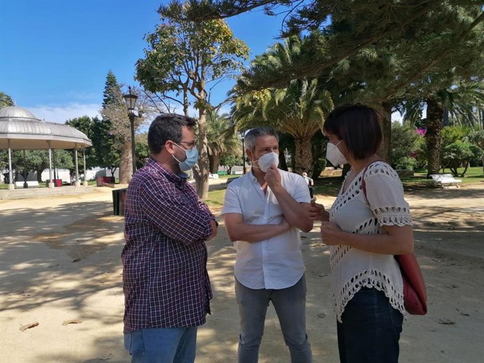 Teresa Rodríguez antes de anteder a la prensa en Cádiz