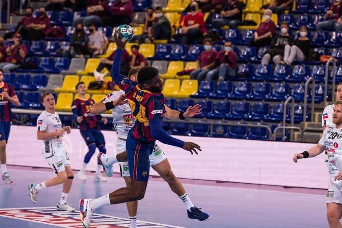 Archivo - Dika Mem of Fc Barcelona in action during the EHF Champions League Quarter Final second leg match between FC Barcelona and Elverum Handball at Palau Blaugrana on April 05, 2021 in Barcelona, Spain.