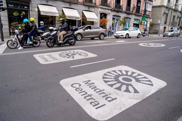 Dos señales de Madrid Central