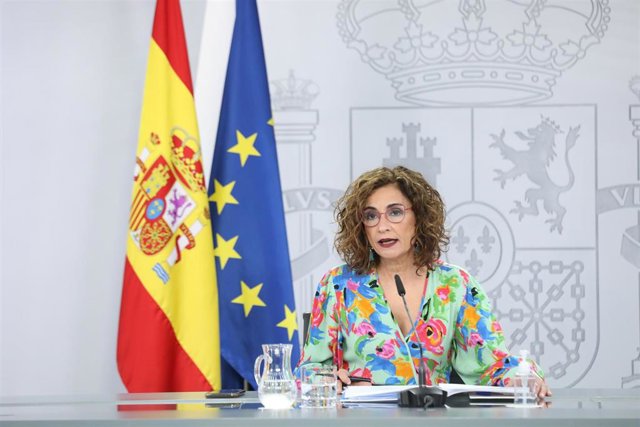 La ministra portavoz y ministra de Hacienda, María Jesús Montero comparece en rueda de prensa, posterior al Consejo de Ministros, en el Complejo La Moncloa, a 25 de mayo de 2021, en Madrid (España). Unos de los temas aprobado en el Consejo de Ministros, e
