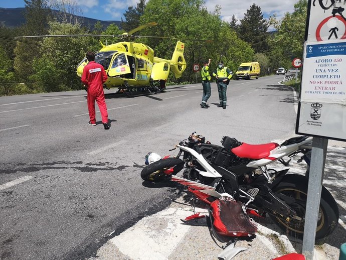 Grave un motorista al chocar contra una furgoneta en Rascafría