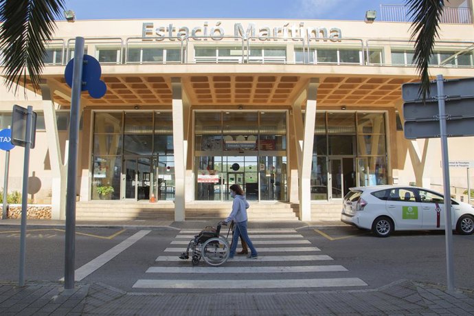 Archivo - Entrada de la Terminal Portuaria en Mahón, la capital de Menorca  