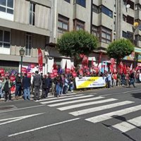 Un centenar de personas rechaza ante la Cámara gallega la universidad privada por considerar que "solo busca el negocio"