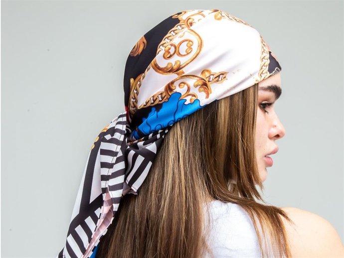 El pañuelo se convierte en uno de los accesorios más versátiles del verano