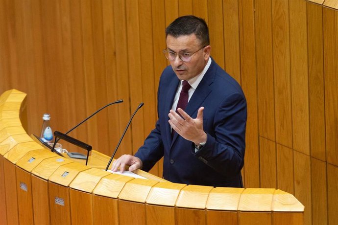 El conselleiro do Medio Rural, José González, comparece sobre la PAC en el Parlamento