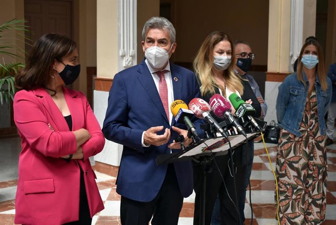 La alcaldesa de Ciudad Real, Pilar Zamora, y el director general de Sepes, Lucrecio Fernández