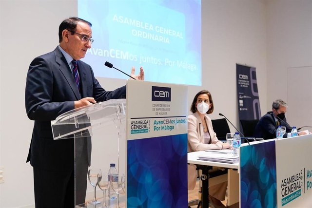 El presidente de la Confederacion de Empresarios de Malaga (CEM), Javier Gonzalez de Lara, durante la celebracion de la Asamblea General de dicho organismo.