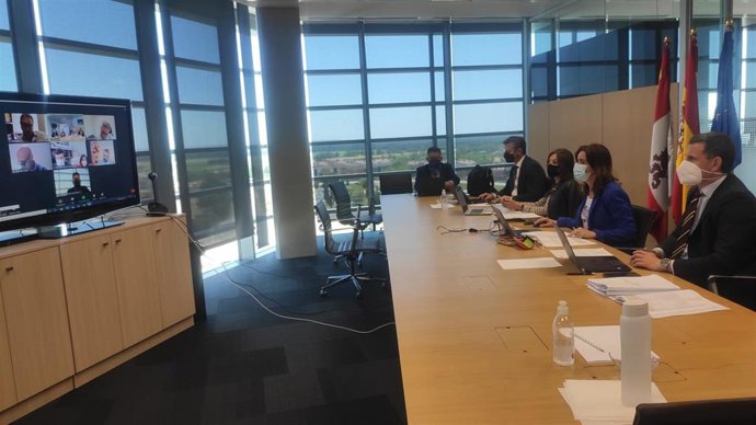 Reunión telemática de la consejera de Empleo y su equipo con los agentes económicos y sociales.
