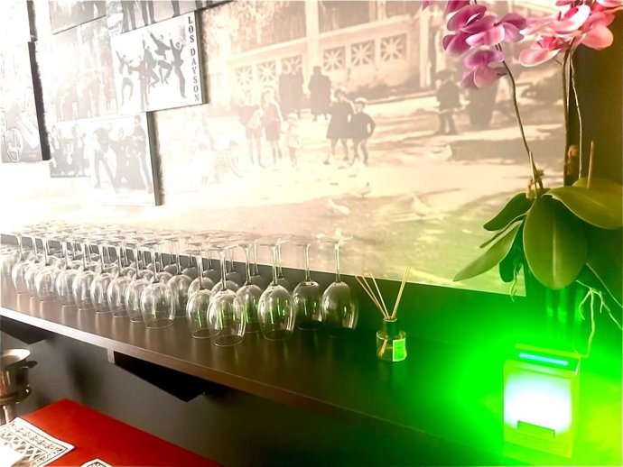 Archivo - Medidor de CO2 en color verde, indicando que la calidad del aire