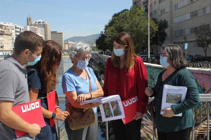 Miembros de CCOO Málaga y de Ecologistas en Acción en la capital, en rueda de prensa