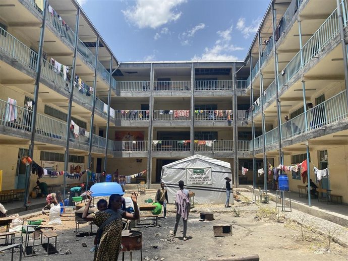 Desplazados internos alojados en una escuela secundaria de Mekelle, en Tigray